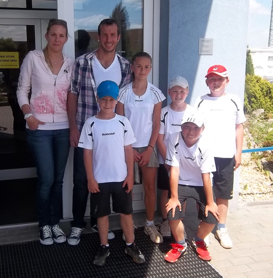 Družstvo mladších žáků ve Vestci s tenisovými hvězdami